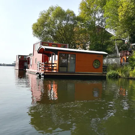 Gaestehaus Schloss Plaue 3*