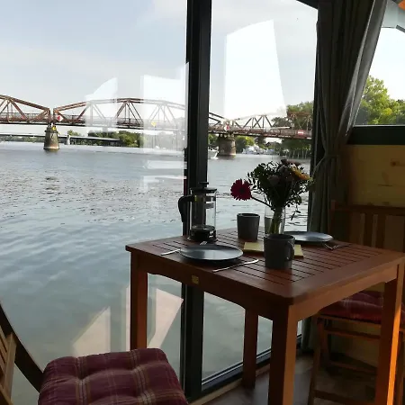 Gaestehaus Schloss Plaue Hotell 3*