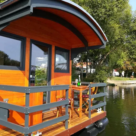 Gaestehaus Schloss Plaue מלון בראנדנבורג