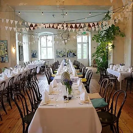 Gaestehaus Schloss Plaue 3*