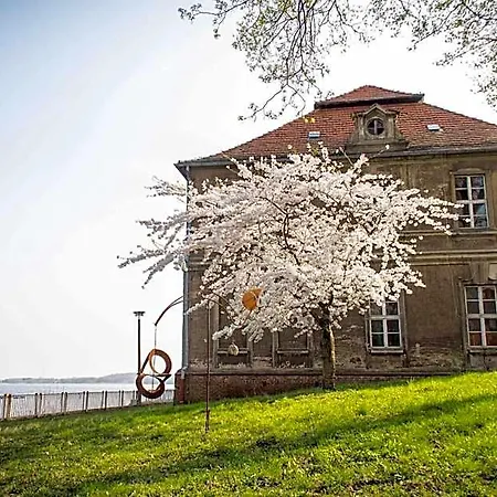 Gaestehaus Schloss Plaue Отель Бранденбург