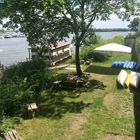 Отель Gaestehaus Schloss Plaue 3*