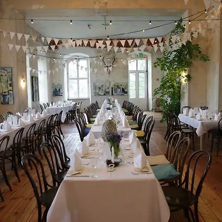 מלון Gaestehaus Schloss Plaue