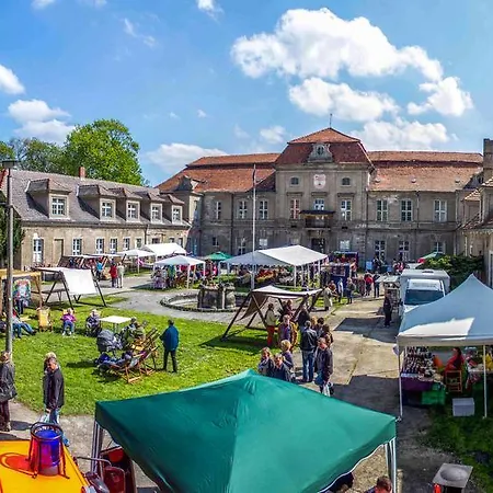 Gaestehaus Schloss Plaue מלון 3*