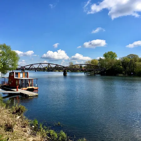 Gaestehaus Schloss Plaue בראנדנבורג