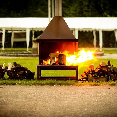 מלון Gaestehaus Schloss Plaue 3*