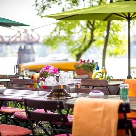 מלון Gaestehaus Schloss Plaue