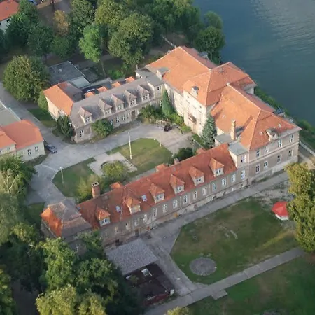 מלון Gaestehaus Schloss Plaue 3*