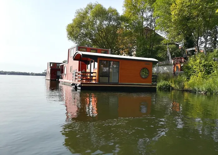 Gaestehaus Schloss Plaue 3*