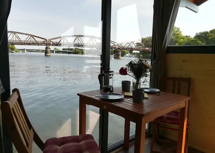 Gaestehaus Schloss Plaue Hotel 3*