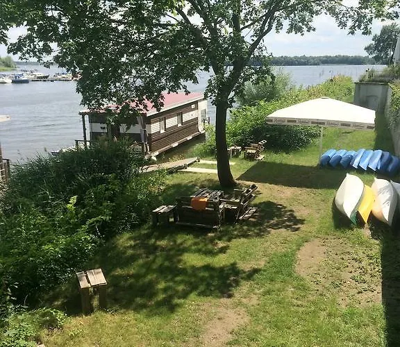 Hotel Gaestehaus Schloss Plaue 3*