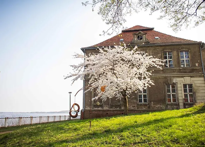 Hotel Gaestehaus Schloss Plaue