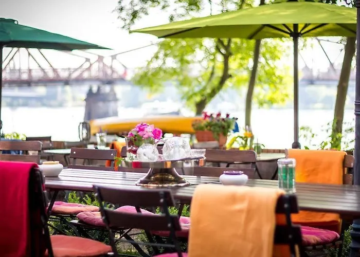 Hotel Gaestehaus Schloss Plaue