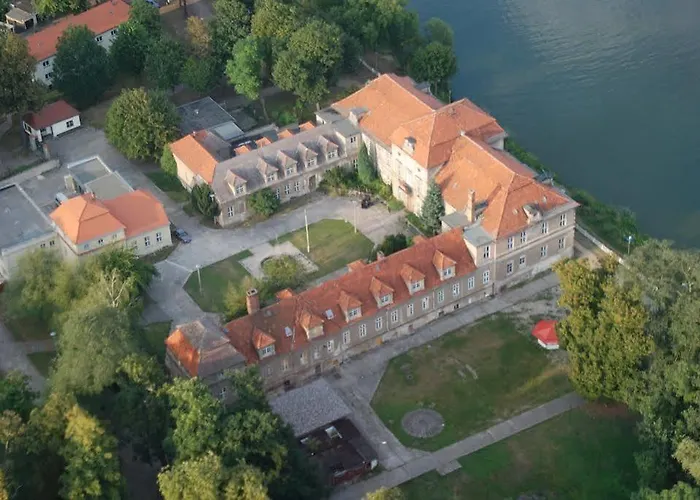 Hotel Schloss Plaue 3*