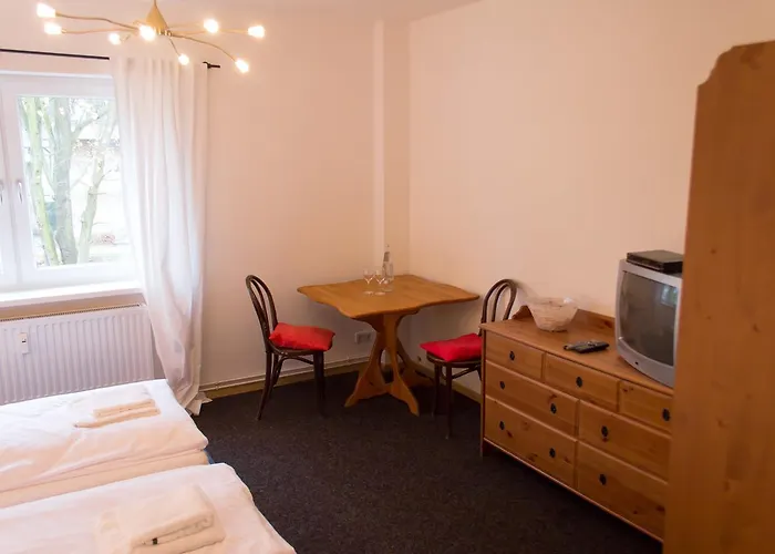 Hotel Gaestehaus Schloss Plaue 3*